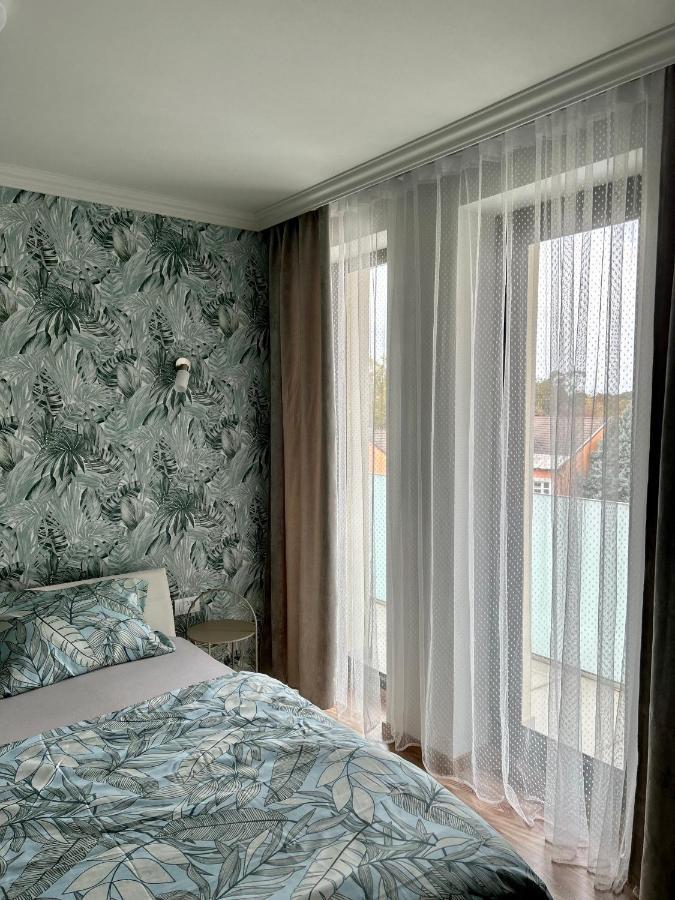 Becca'S Downtown Apartment With Private Parking Oradea Bagian luar foto